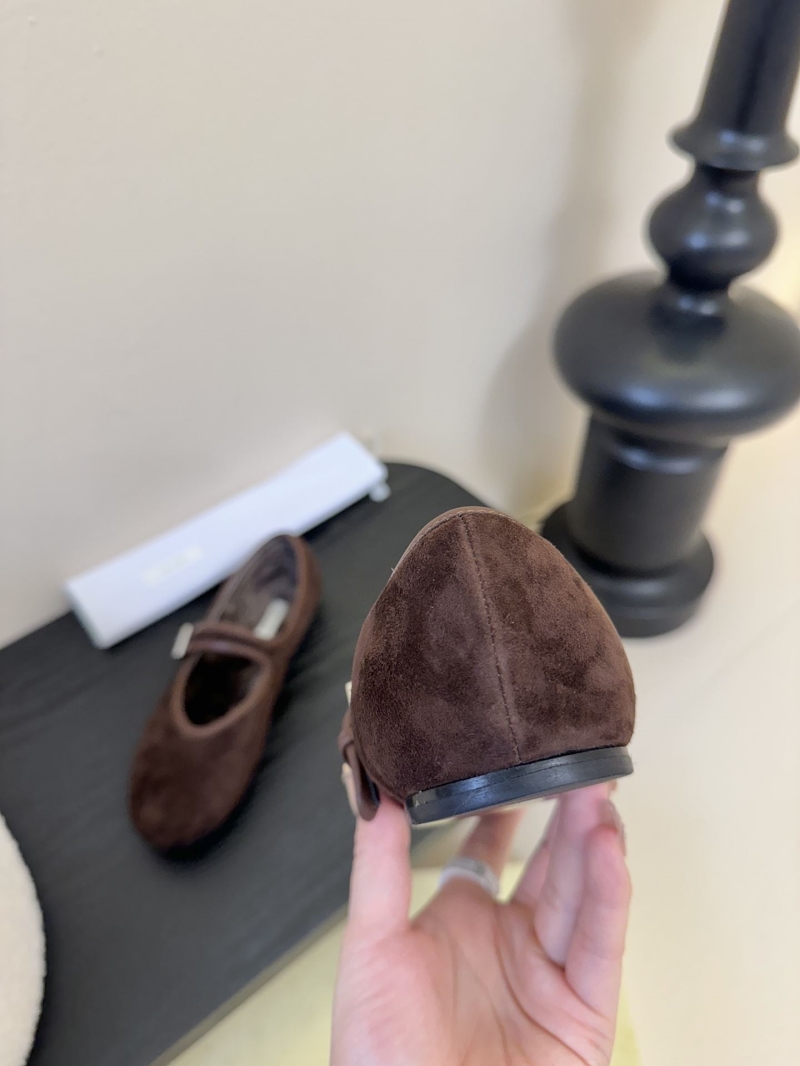 The R0w flat shoes